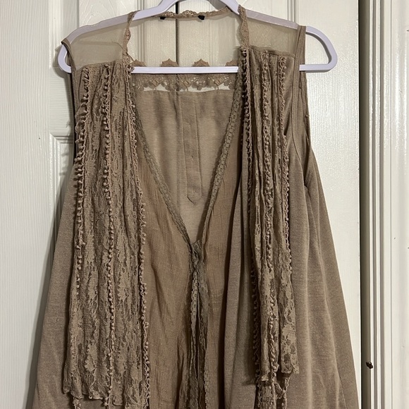 Ladies Women’s Tan and Lace Cardigan Shawl No Brand or Size Tag - Picture 5 of 10